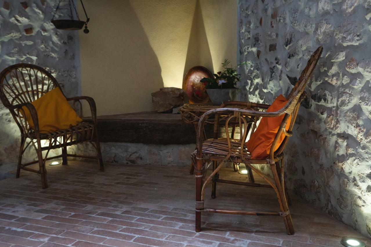 Aurora Medieval House Сермонета Екстериор снимка